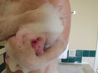 mmmm, bubble butt in a bubble bath. hell yeah!